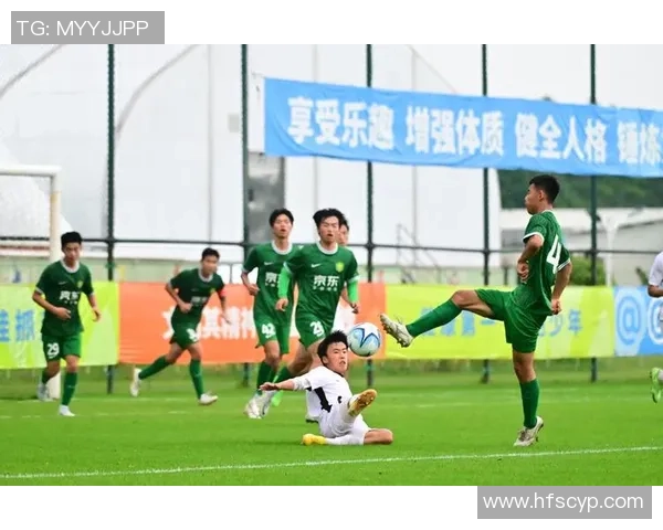 上海海港U17队激战清远恒大足球学校U17队最终以4-3险胜晋级决赛